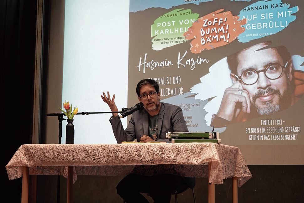Der Journalist und Bestellerautor Hasnain Kazim bei seiener Autorenlesung am Sindelfinger Stiftsgymnasium.