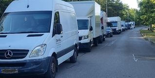 Die Lastwagen in der Donauschwabenstraße.