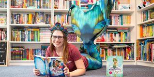 Ann-Kathrin Mertz alias Mermaid Kathi kann keinen Tag ohne Bücher sein. Bild: Nüßle