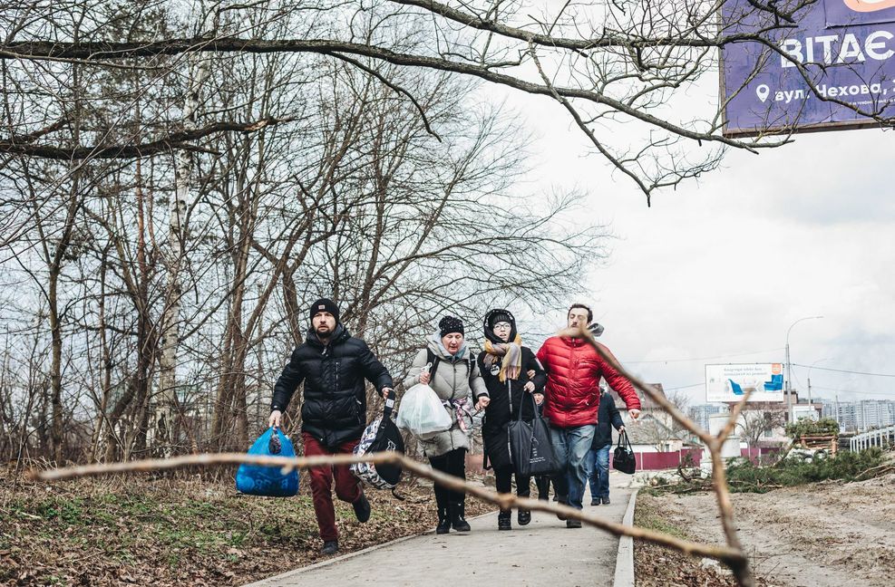 In Irpin nutzen Menschen die Waffenruhe, und rennen um ihr Leben.