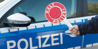 Die Polizei stoppte die beiden Raser auf einem Parkplatz auf Höhe der Keltenburgstraße.