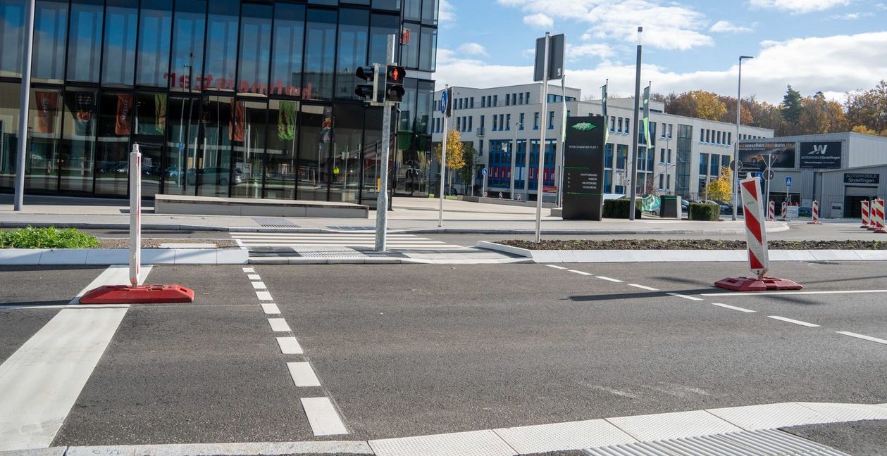 Zebrastreifen auf der Seite des Bitzerturms, Ampel auf der Seite vom Hofmeister: Wieso muss das so sein?