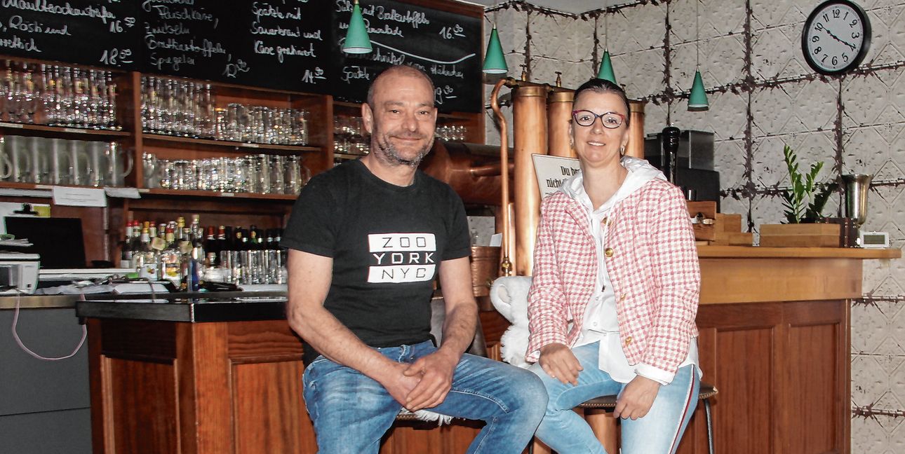 Der Rostbraten: Jawohl, unter dem Berg Zwiebeln liegt das leckere Stück Fleisch. Bilder: Oberdorfer