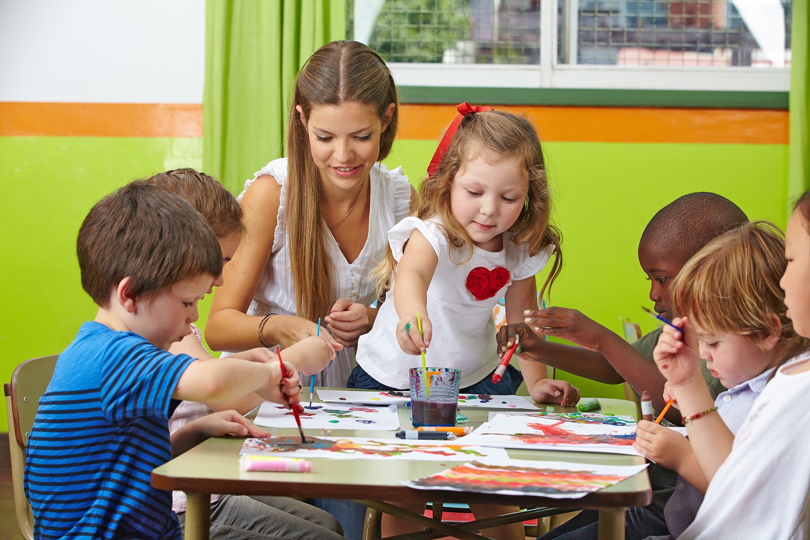 In Böblinger Kindergärten ist künftig nach 8 Stunden Feierabend. ⋌Bild: Knesch/ Adobe Stock