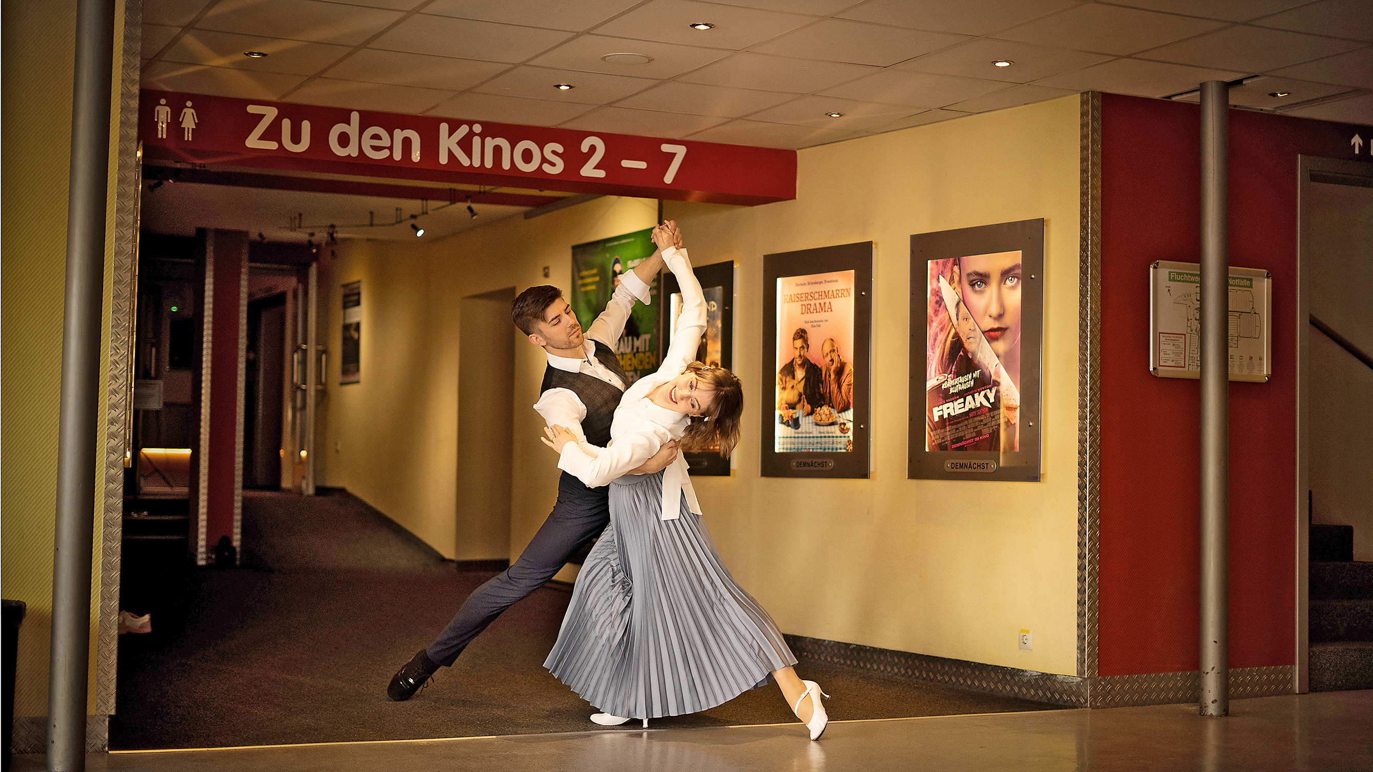 Derzeit gibt es in den Böblinger Bärenkinos einen besonderen Trailer zum Neustart der Kinos mit  Marius Dürr und Vanessa Wei zu sehen. Bild: Laurin Bettermann