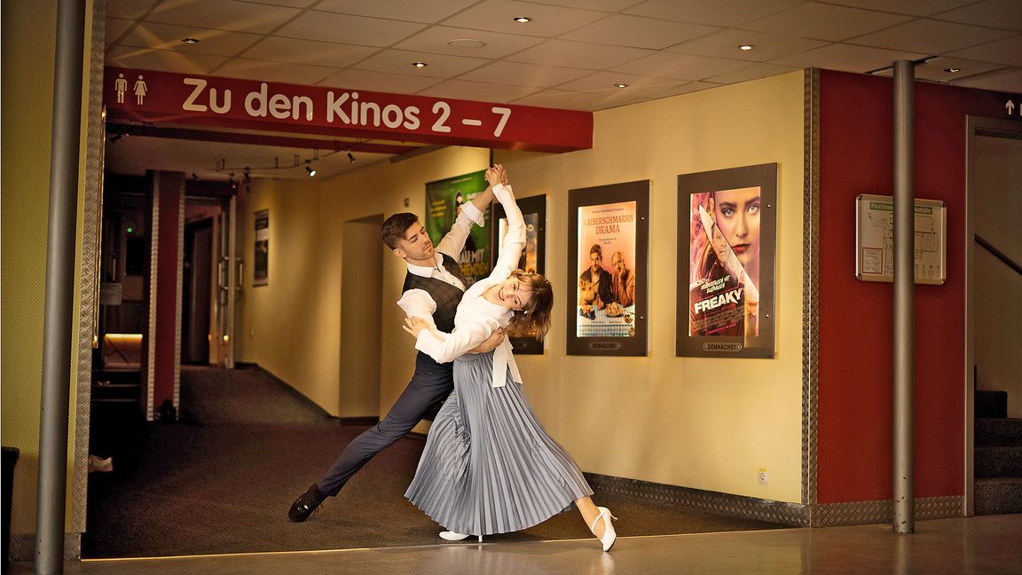 Derzeit gibt es in den Böblinger Bärenkinos einen besonderen Trailer zum Neustart der Kinos mit Marius Dürr und Vanessa Wei zu sehen. Bild: Laurin Bettermann