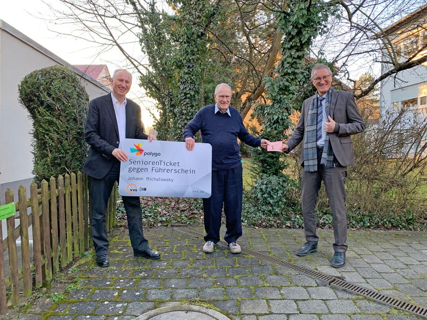 Auf unserem Foto (von links): Horst Stammler (VVS-Geschäftsführer), Johannes Michalowsky, Landrat Roland Bernhard.    Bild: z