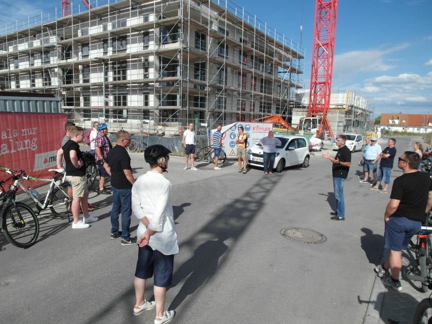 An der Katharina-Kepler-Straße im neuen Wohngebiet
Dörnach-West werden die ersten Reihenhäuser voraussichtlich im Frühjahr
kommenden Jahres bezugsfertig sein.