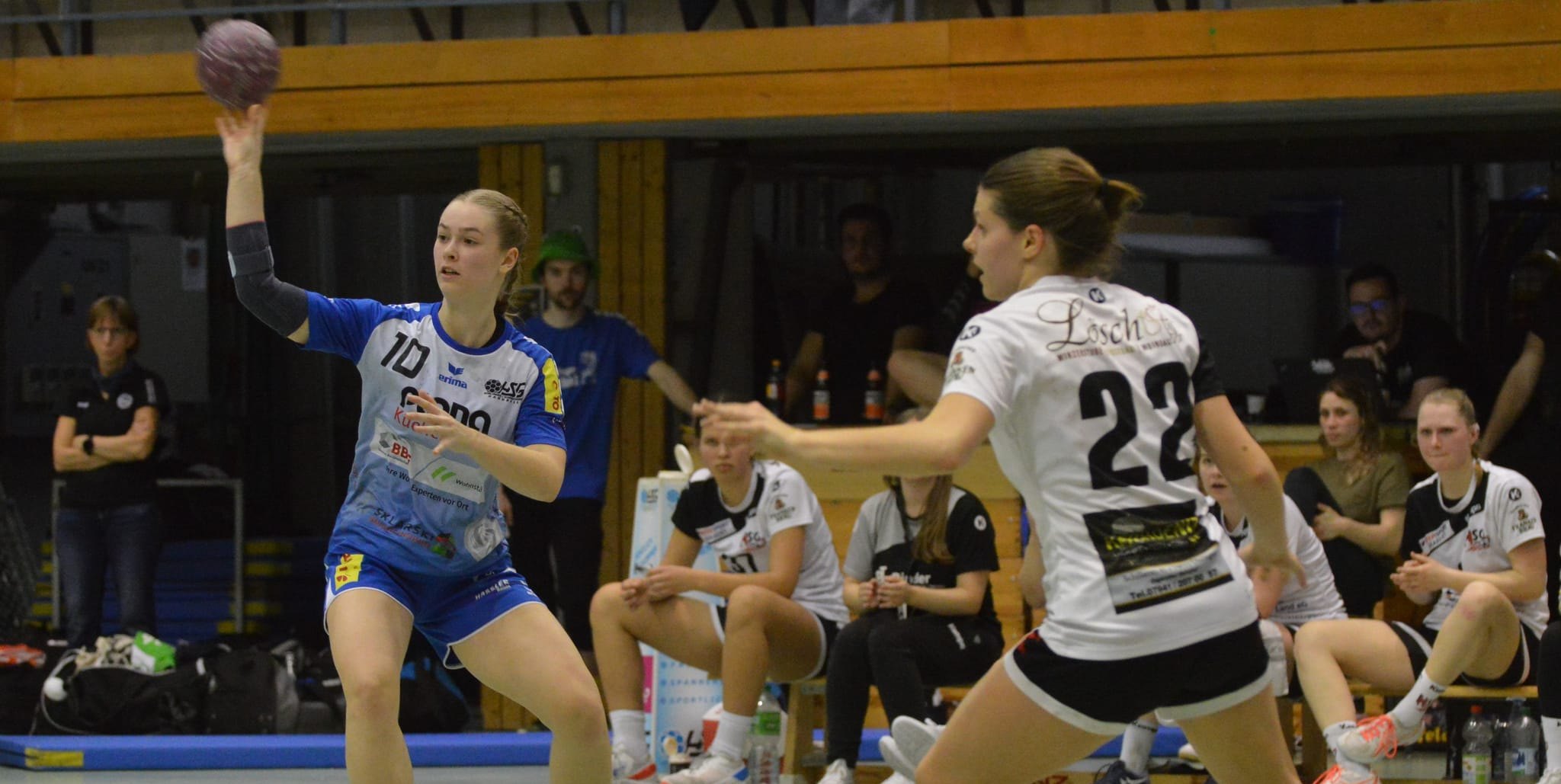 Maike Gatzweiler (links) steuerte vier Tore zum 31:24 Derbysieg gegen den SV Leonberg/Eltingen bei.