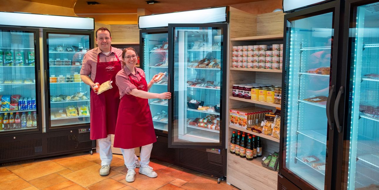 Bernd und Stefanie Maier in ihrer neuen 24/7-Metzgerei.