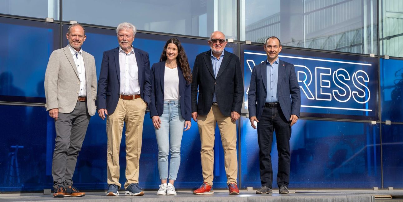 Erfahrungsaustausch im Böblinger AI xpress (von links): Thomas Striebel und Erwin Tilemann (beide Senioren der Wirtschaft), Dr. Kathrin Steinbrink (AI xpress), Wolfgang Vogt (Senioren der Wirtschaft) und Böblingens OB Dr. Stefan Belz.
