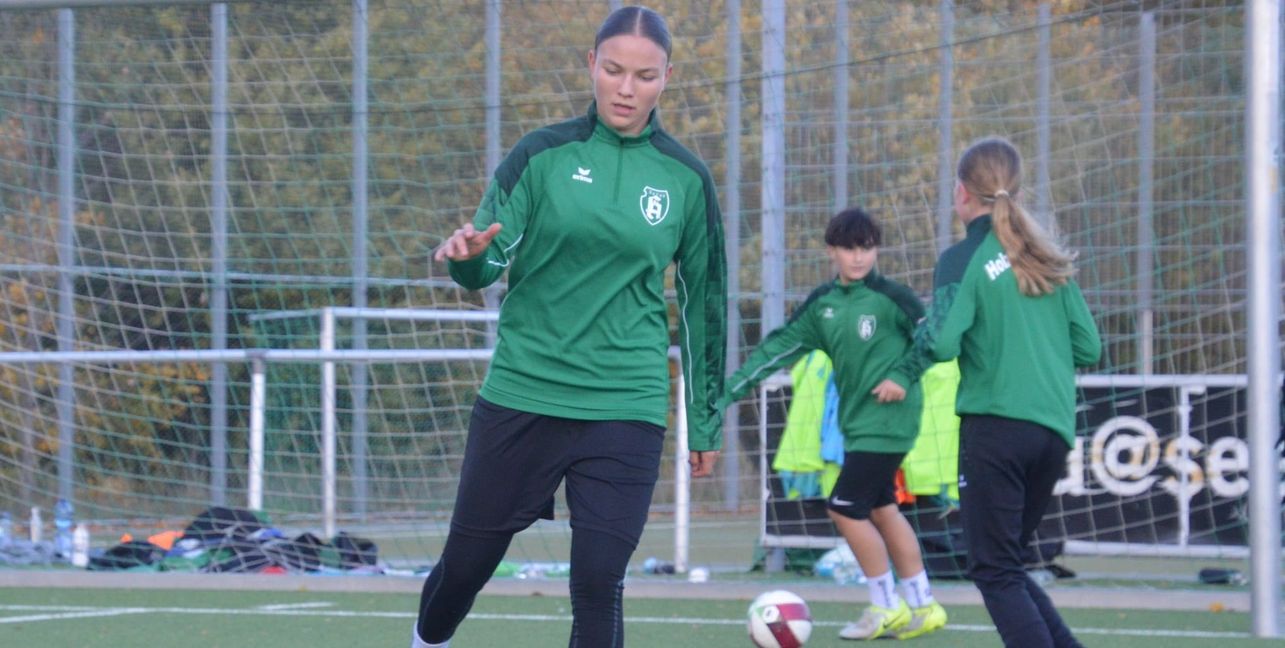 Torhüterin Julienne Loyal   ist stark mit dem Ball am Fuß.