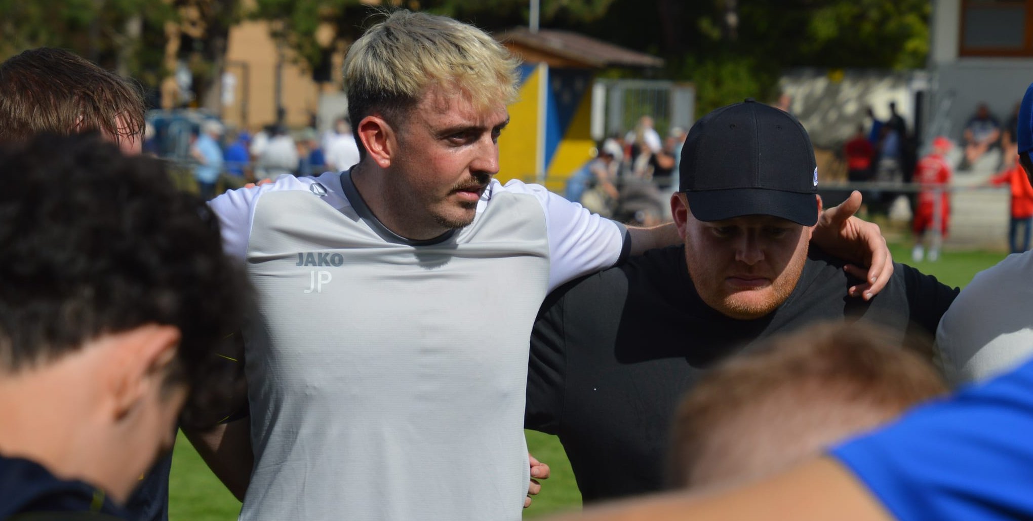 Chefcoach Johannes Pfeiffer (links) und Co-Trainer Manuel Schaitel freuen sich auf das Kräftemessen mit dem ehemaligen Viertligisten 1. Göppinger SV.
