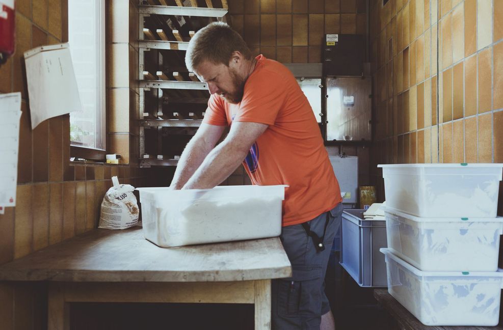 Andreas Glöckner musste sich das Backhandwerk erst beibringen.