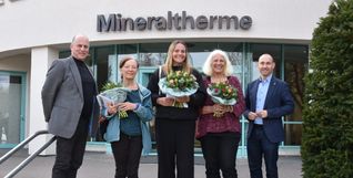 Mineraltherme-Geschäftsführer Wofgang Hermle, Regine Dielsch, Mairanda Wharam, Petra Huppmann und Böblingens Oberbürgermeister Dr. Stefan Belz (von links). Bild: z