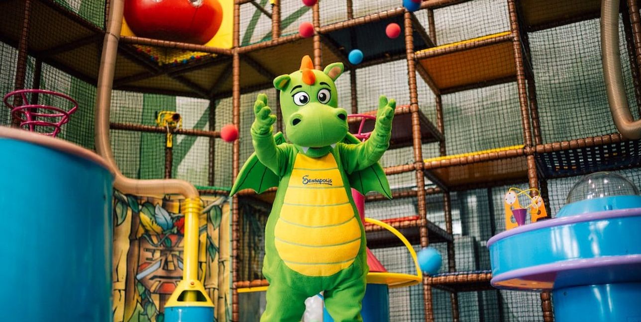 Der Indoor-Freizeitpark Sensapolis auf dem Flugfeld warten die unterschiedlichsten Attraktionen auf die kleinen Besucher.