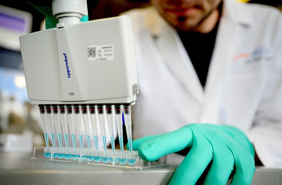 Der Tübinger Hersteller Curevac produziert wie Biontech einen mRNA-Impfstoff gegen das Coronavirus. Foto: dpa/Sebastian Gollnow