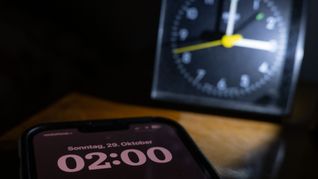 Viele ärgert es: Wieder einmal wird die Uhr umgestellt. (Symbolbild)