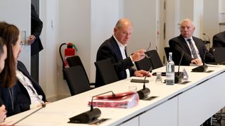 Ex-Bundeskanzler Olaf Scholz (SPD) hat sich nach eigenen Worten schon frühzeitig für LNG-Terminals an der deutschen Küste stark gemacht.