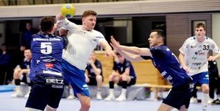 Marc Petri (Zweiter von links) warf im Auswärtsspiel in  Leudelsbach fünf Tore für die HSG Böblingen/Sindelfingen 2. 	Bild: photostampe