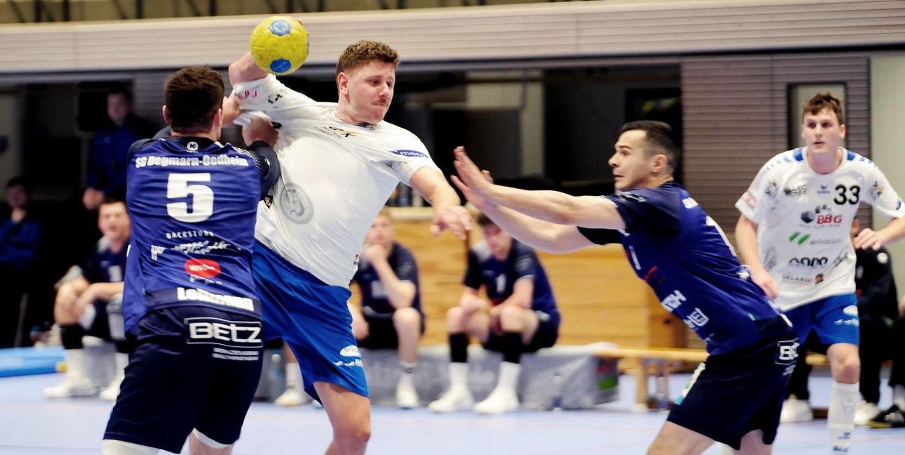 Marc Petri (Zweiter von links) warf im Auswärtsspiel in  Leudelsbach fünf Tore für die HSG Böblingen/Sindelfingen 2. 	Bild: photostampe