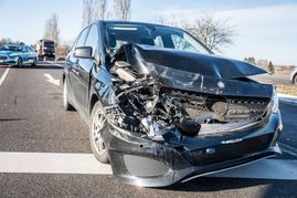 An der Kreuzung Gottlieb-Daimler-Straße/Calwer Straße in Sindelfingen fuhr ein Mercedes auf einen Peugeot auf.