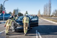 An der Kreuzung Gottlieb-Daimler-Straße/Calwer Straße in Sindelfingen fuhr ein Mercedes auf einen Peugeot auf.