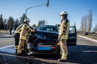 An der Kreuzung Gottlieb-Daimler-Straße/Calwer Straße in Sindelfingen fuhr ein Mercedes auf einen Peugeot auf.