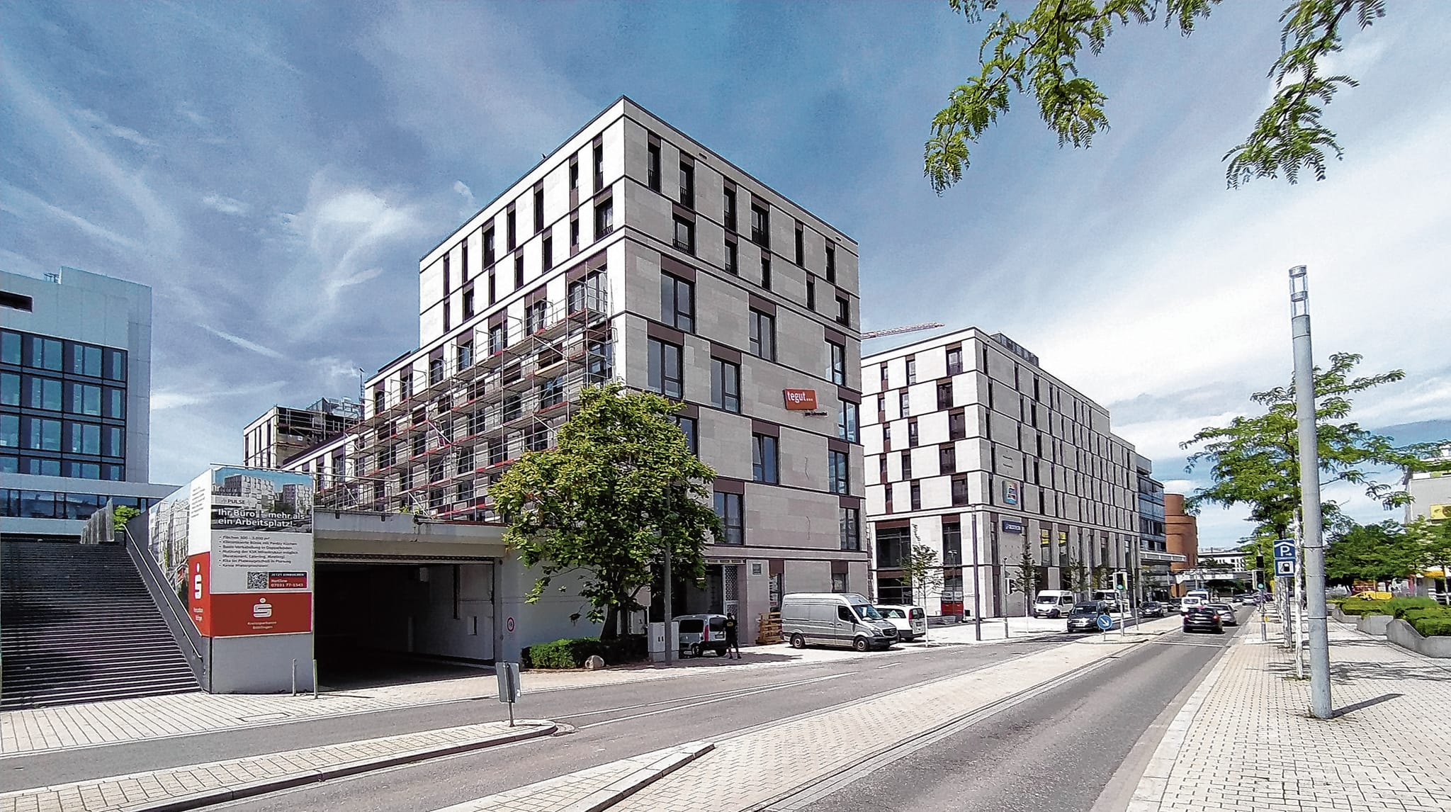 Im Neubau Pulse an der Böblinger Wolfgang-Brumme-Allee hat am 17. Juli der Einzelhandel eröffnet: der Sportartikelhändler Decathlon, der Discounter Aldi, der Lebensmittelvollsortimenter tegut, der Drogeriemarkt dm und das „Bäckerhaus Veit“ mit Café und Außenfläche für die Kunden sind jetzt dort zu finden.