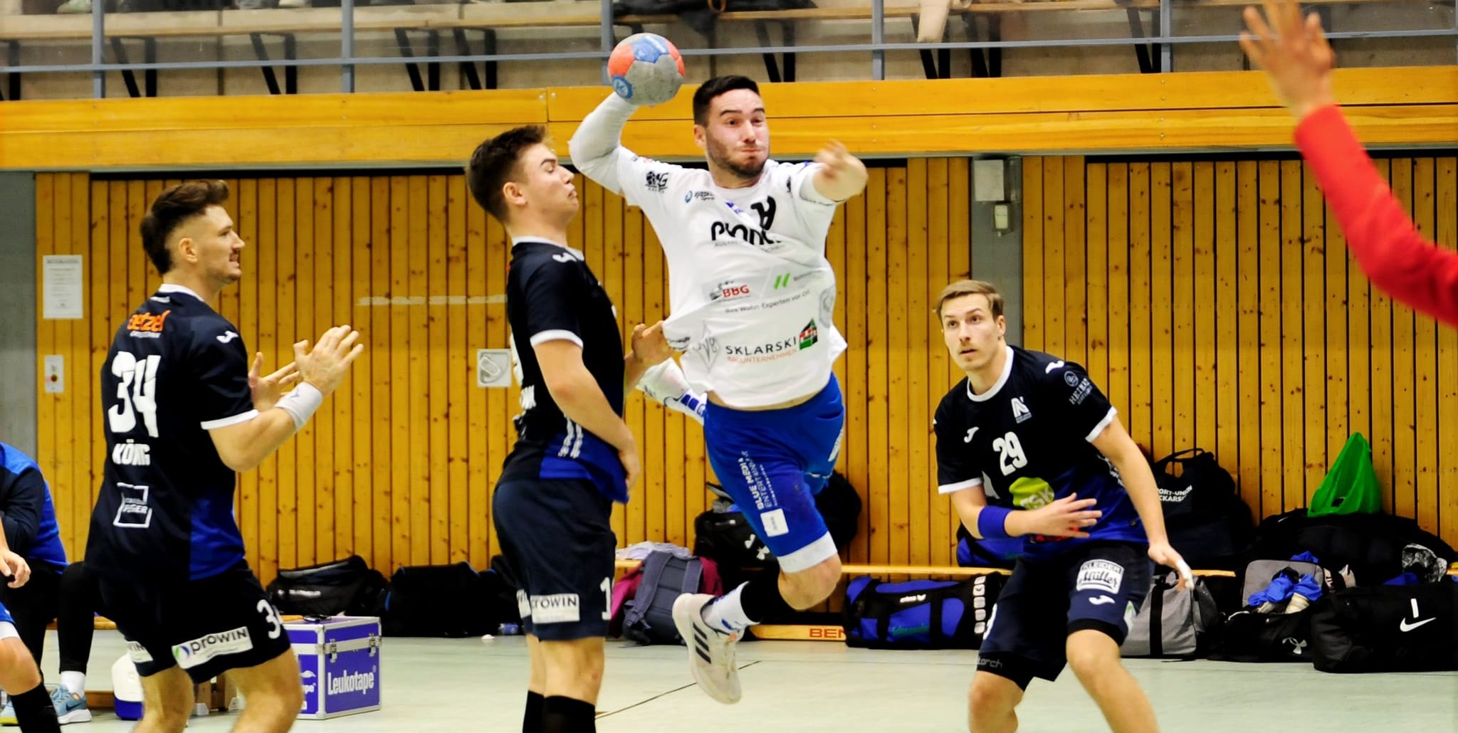 Auch die fünf Treffer von Frederik Todt (beim Sprungwurf) konnten die 28:30-Niederlage der HSG Böblingen/Sindelfingen gegen Neckarsulm nicht verhindern.