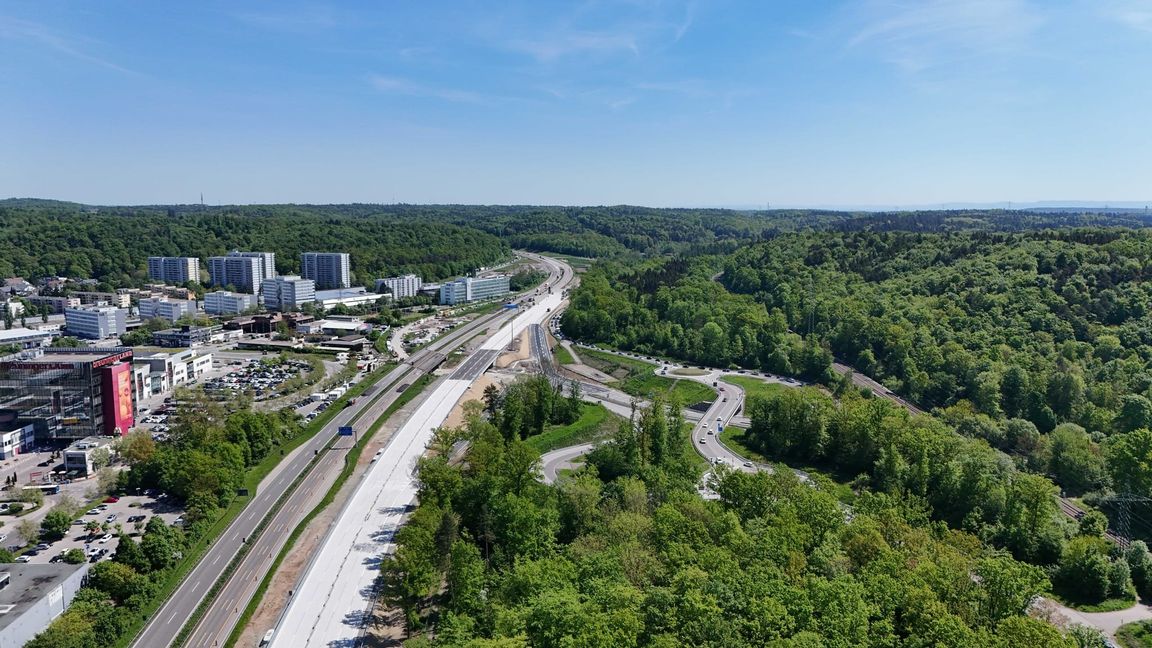 Die Arbeiten finden zwischen dem Kreuz Stuttgart und der Anschlussstelle Sindelfingen-Ost statt.