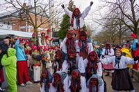 Hexen, Bären, Funkenmariechen: Beim Böblinger Rosenmontagsumzug haben Tausende gefeiert