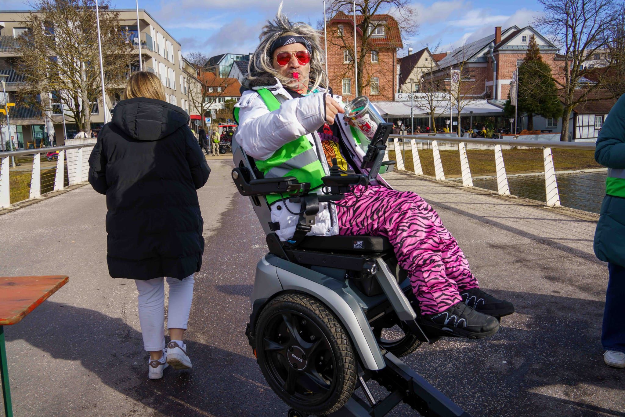 Hexen, Bären, Funkenmariechen: Beim Böblinger Rosenmontagsumzug haben Tausende gefeiert