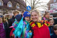 Hexen, Bären, Funkenmariechen: Beim Böblinger Rosenmontagsumzug haben Tausende gefeiert