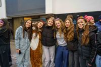 Hexen, Bären, Funkenmariechen: Beim Böblinger Rosenmontagsumzug haben Tausende gefeiert