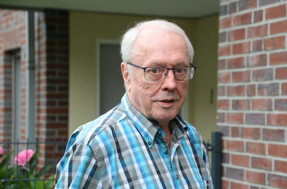 Der 75-jährige IT-Experte Erich Walter aus Viersen sagt, er könne sich an fast jeden Tag seines Lebens erinnern.
Foto: Steve Przybilla