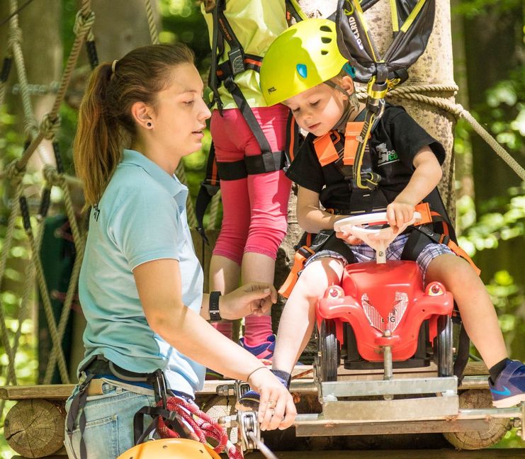 Kletterspaß für groß und klein im Freizeitpark Rutesheim. Bild: Freizeitpark Rutesheim