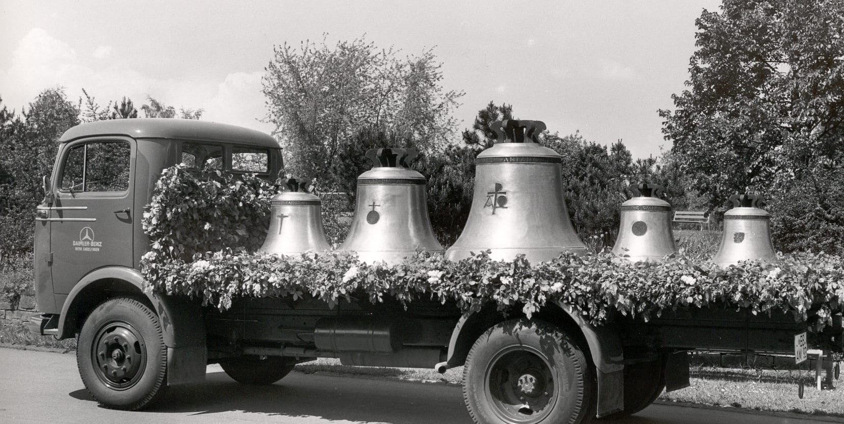 1952 bekommt die Martinskirche fünf Glocken auf einem Lastwagen geliefert.