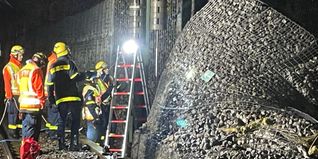 Die Helfer vom THW konnten die Mitte November 2023 eingestürzte Wand wieder stabilisieren.