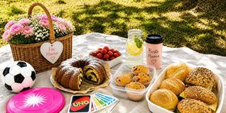 Picknick im Grünen: So wird der Muttertag zur entspannten Auszeit für die Familie. Bild: KI-erstellt