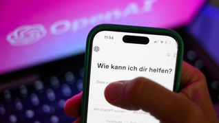 Bei ChatGPT dürfen Disney-Figuren künftig in Bildern auftauchen. (Archivbild)