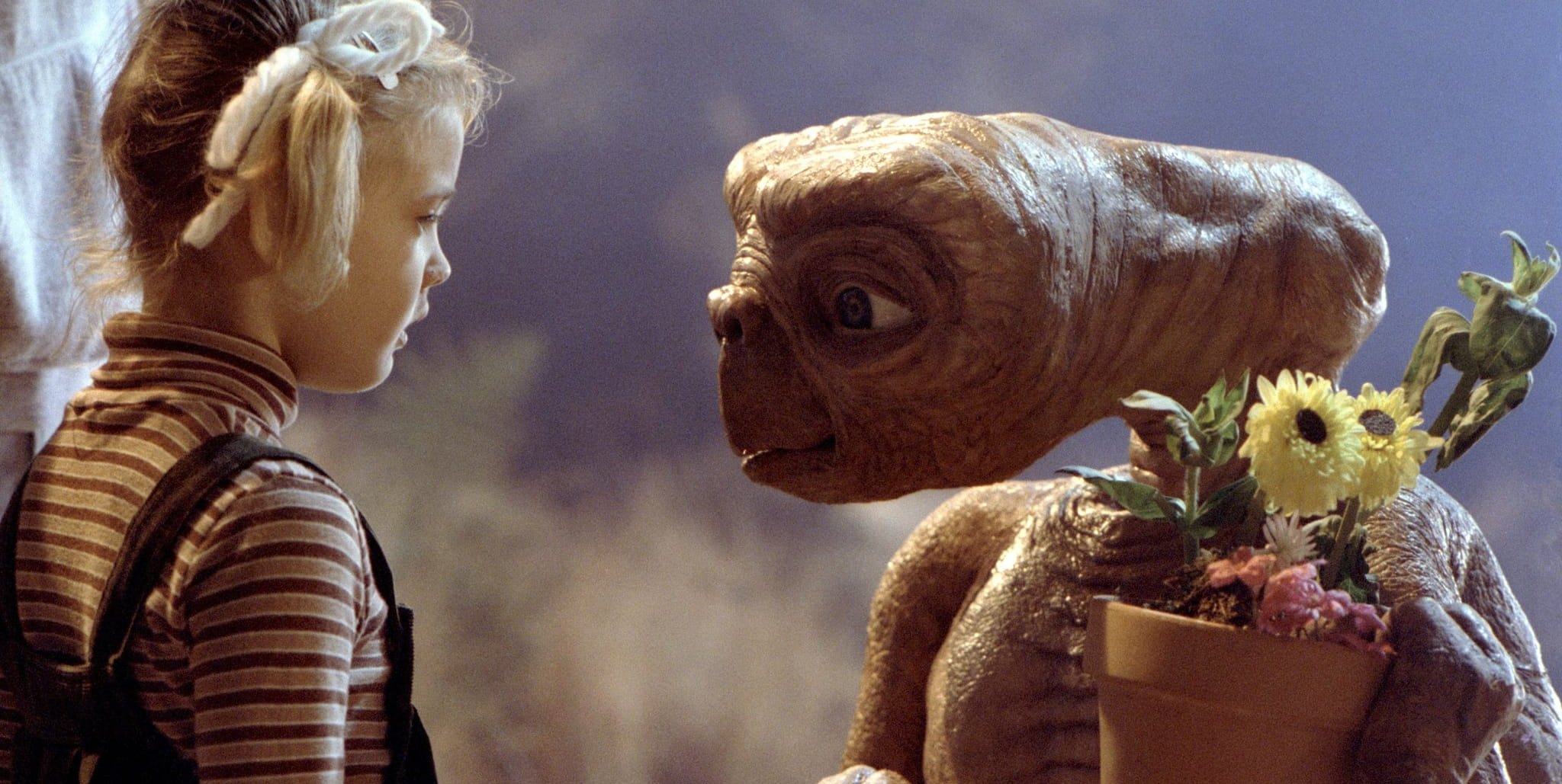 „E.T. - Der Außerirdische“ bekommt gleich ein Küsschen.