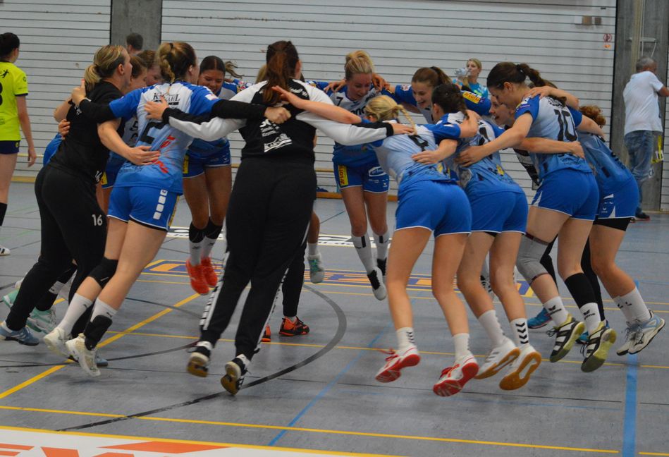 Der Derbysieg bei der SV Leonberg/Eltingen hat den HSG-Frauen so viel Spaß gemacht wie der Freudentanz hinterher.Bild: Zvizdiç