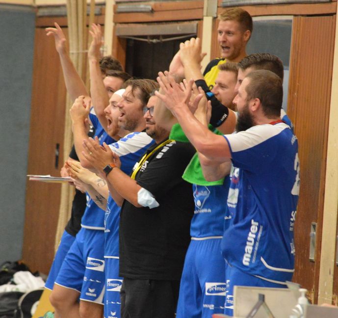 Jubelszenen schon während des Spiels der Männer der HSG Böblingen/Sindelfingen in Kornwestheim am laufenden Band. Bild: Zvizdiç