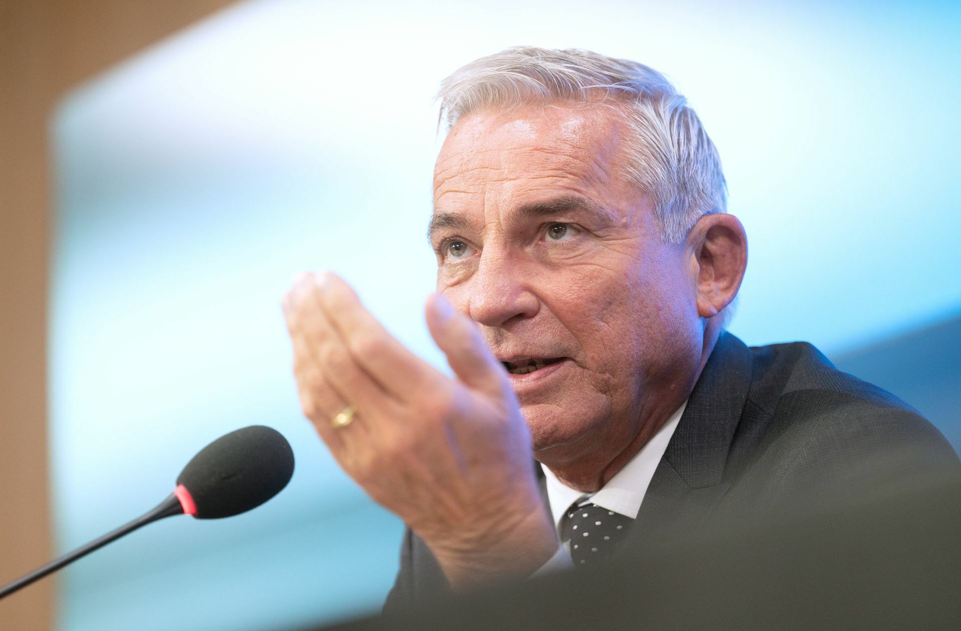 Innenminister Thomas Strobl ist auch für die  Digitalisierung zuständig und treibt den Ausbau der Infrastruktur, vor allem mit Glasfaser,  voran.
 Foto: dpa/Marijan Murat
