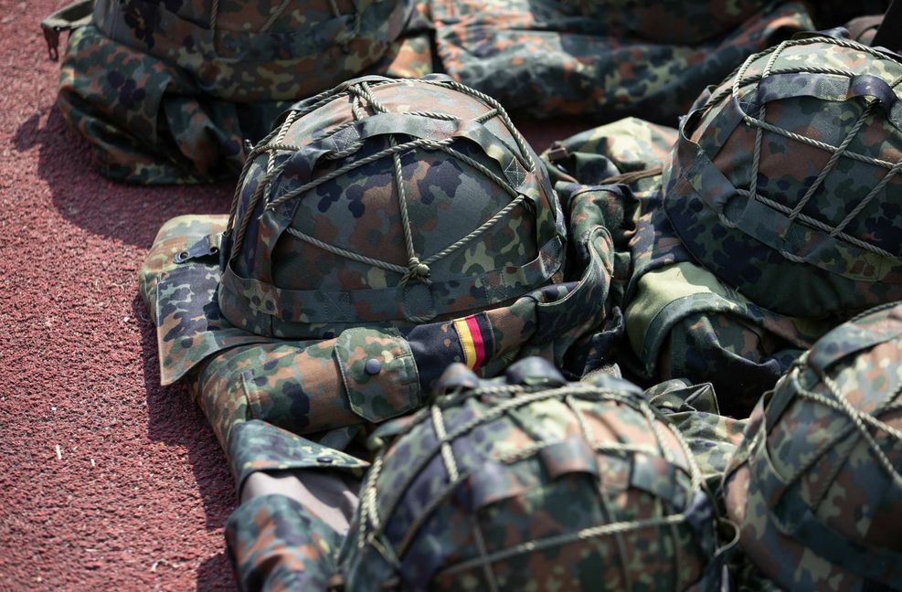 Deutsche Helme sollen ukrainische Köpfe schützen.