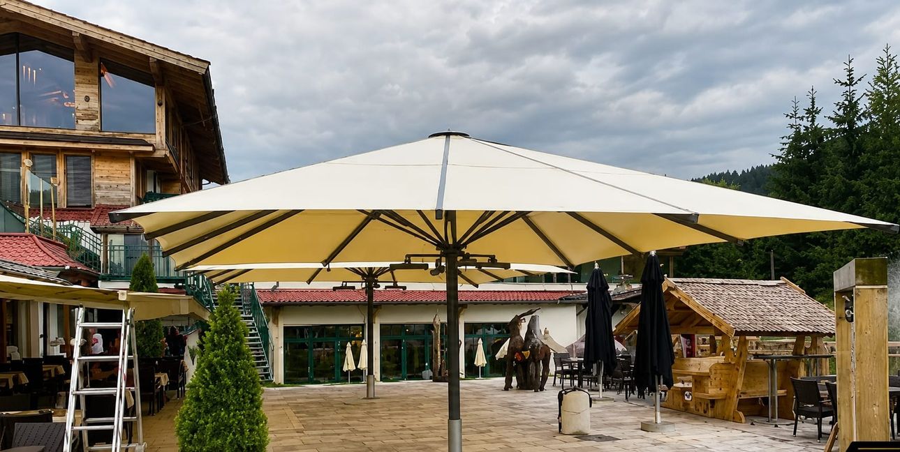 Große Schirme könnten den Marktplatz künftig beschatten.
