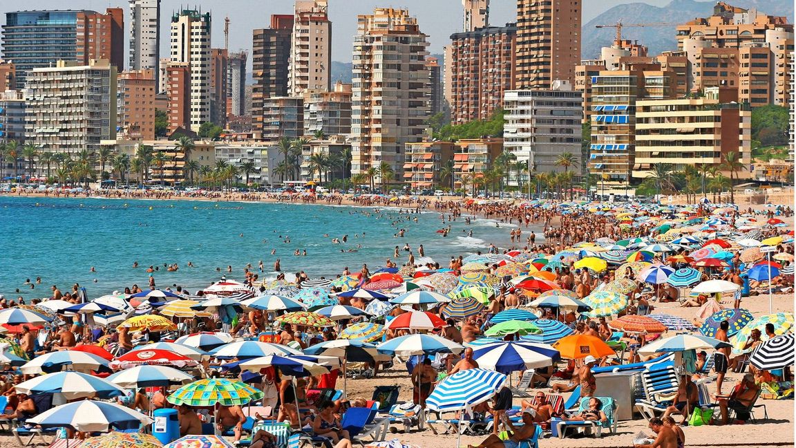 Der Strand von Benidorm wird in dieser Saison wohl Europas vollster sein.