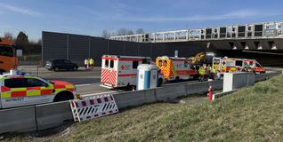 Feuwerwehr und Krankenwagen sind mit einem Großaufgebot am Engelbergtunnel.