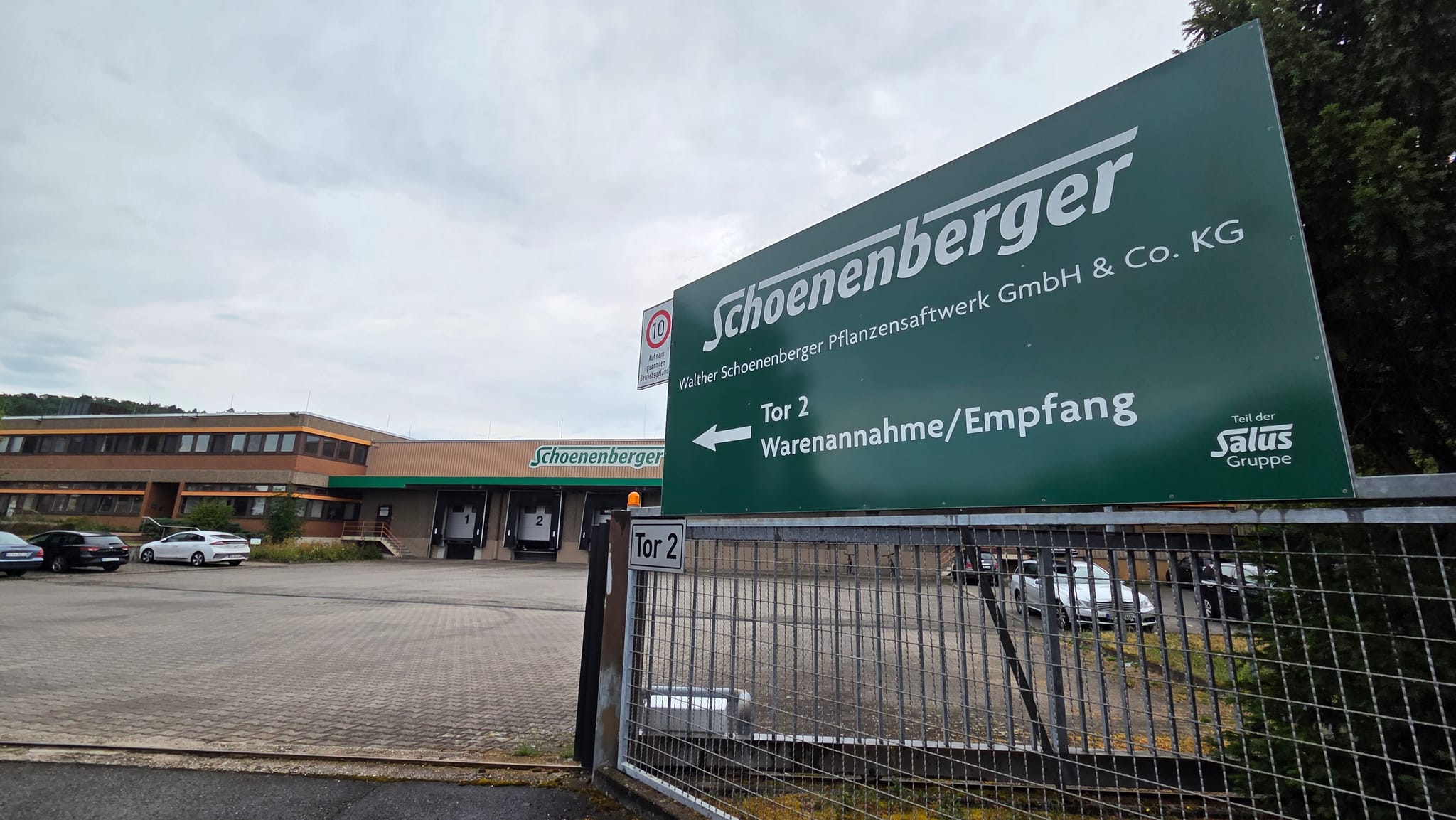 Im Magstadter Werk von Schoenenberger entstehen aus frischen Heilpflanzen pflanzliche Arzneimittel und weitere Naturprodukte.